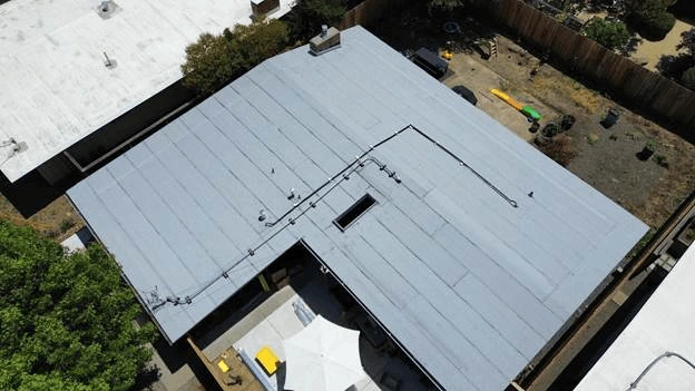 white roof umbralla diagonal cross gray