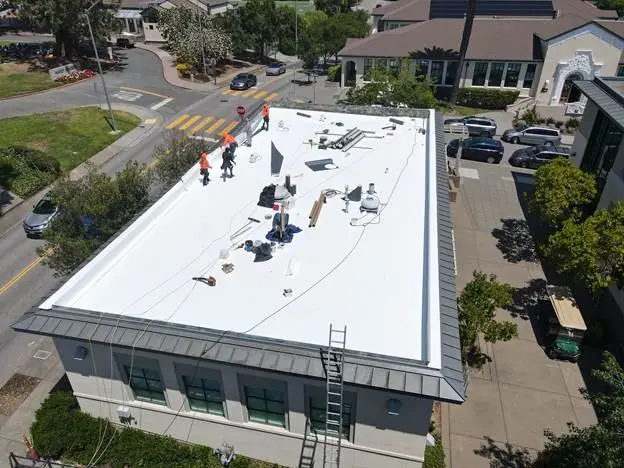 white roof people car trees roads