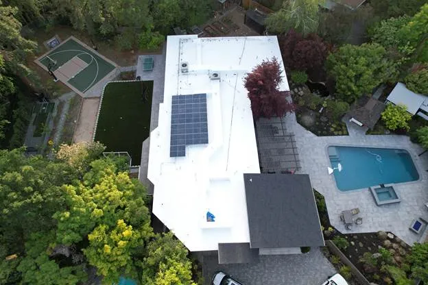 white roof solar swiming pool